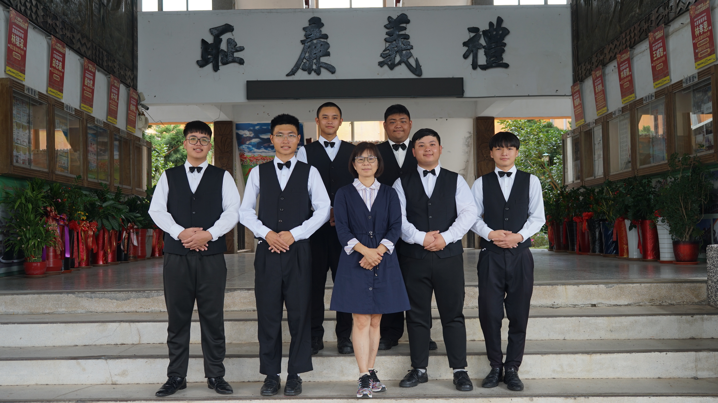第25屆學生與導師合照 替代文字