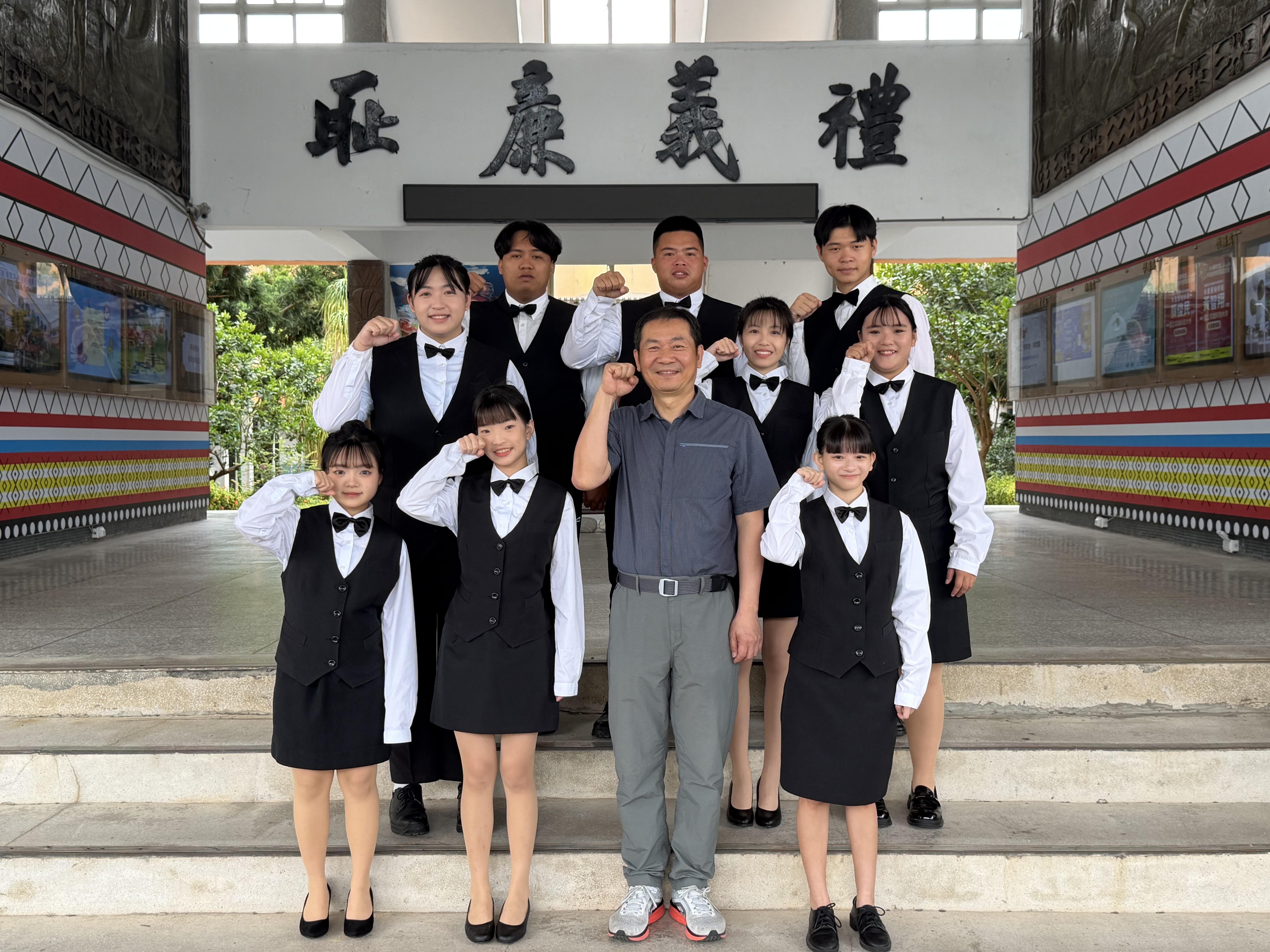 第27屆學生與導師合照 替代文字
